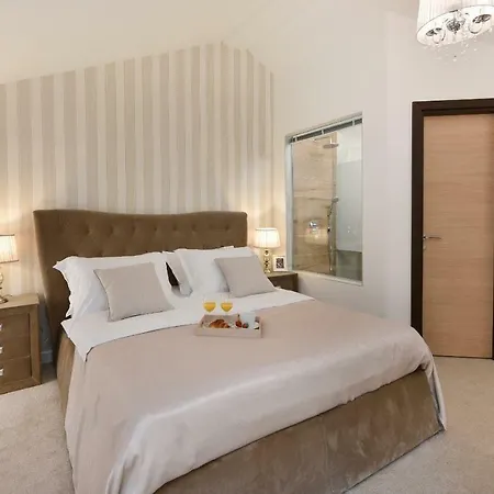 Harvey's Luxury 4* زادار