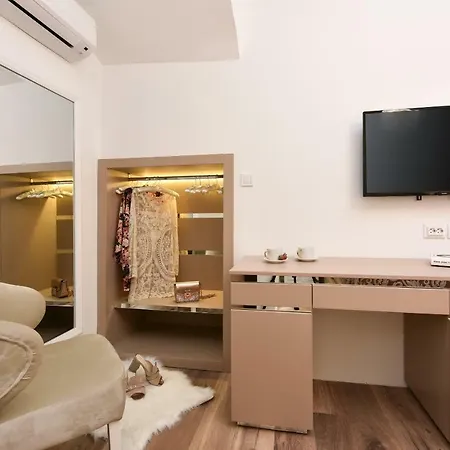 Harvey's Luxury Guest house 4*